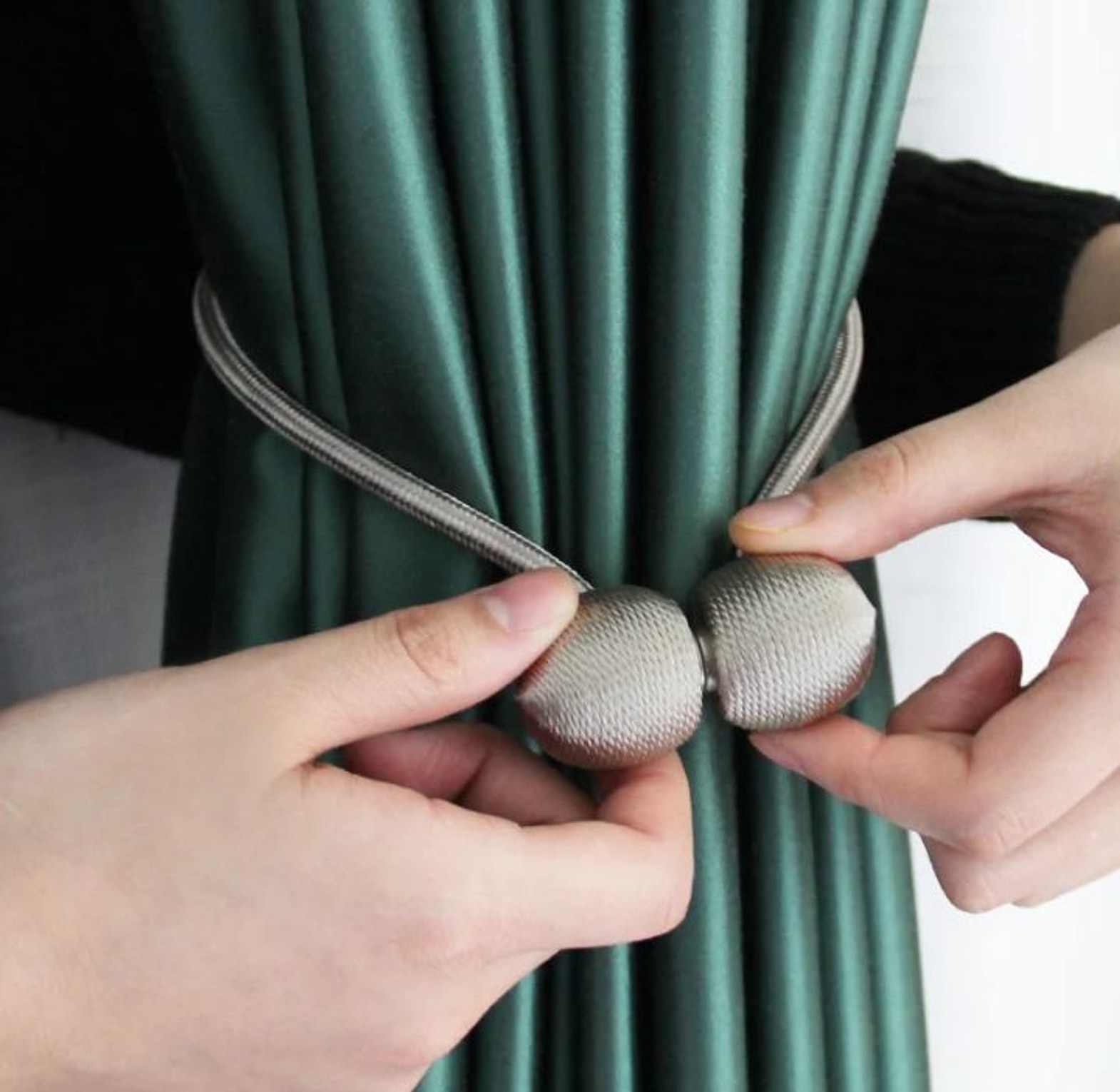 Curtains tie back  image