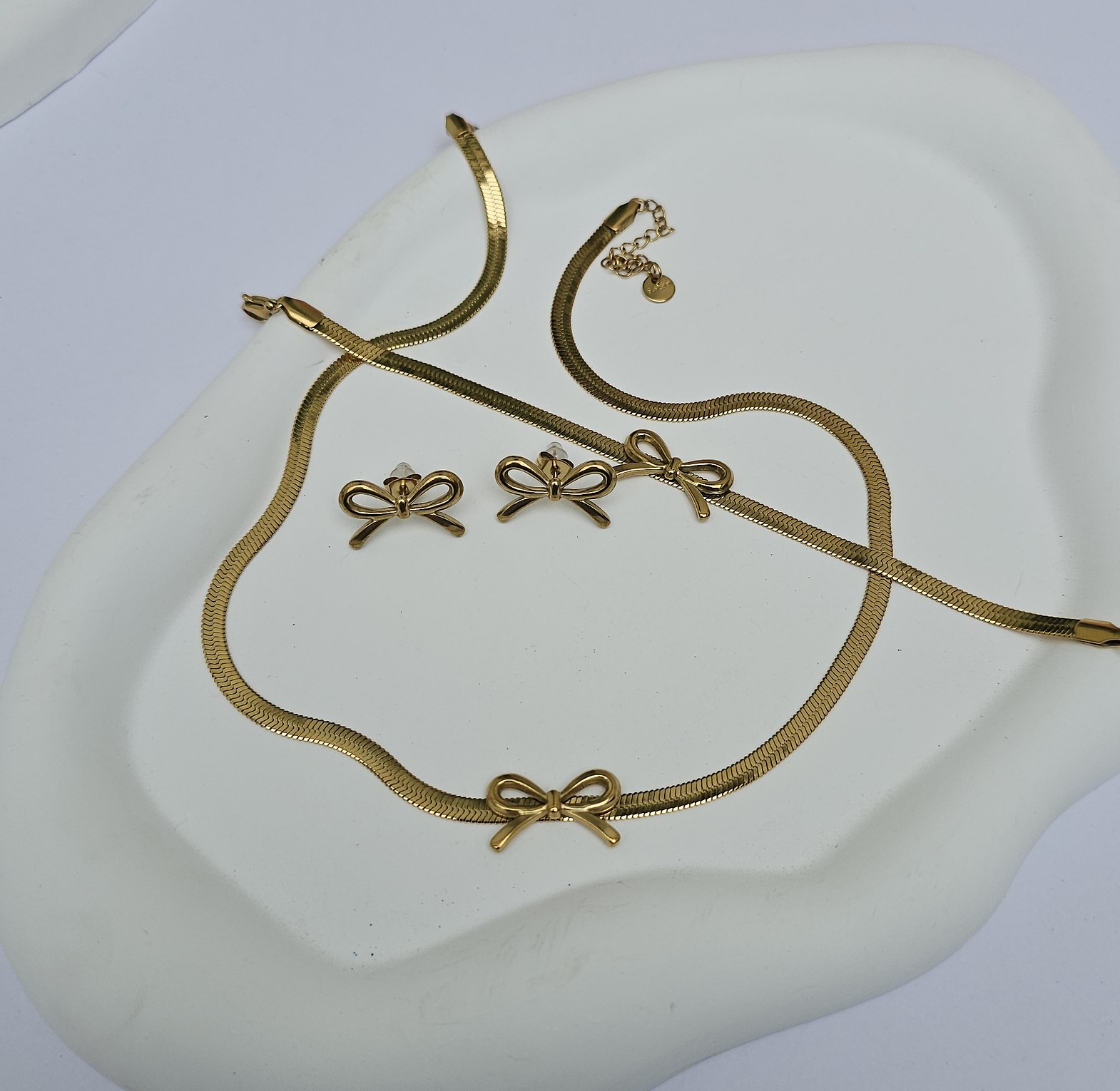 Akira bow image