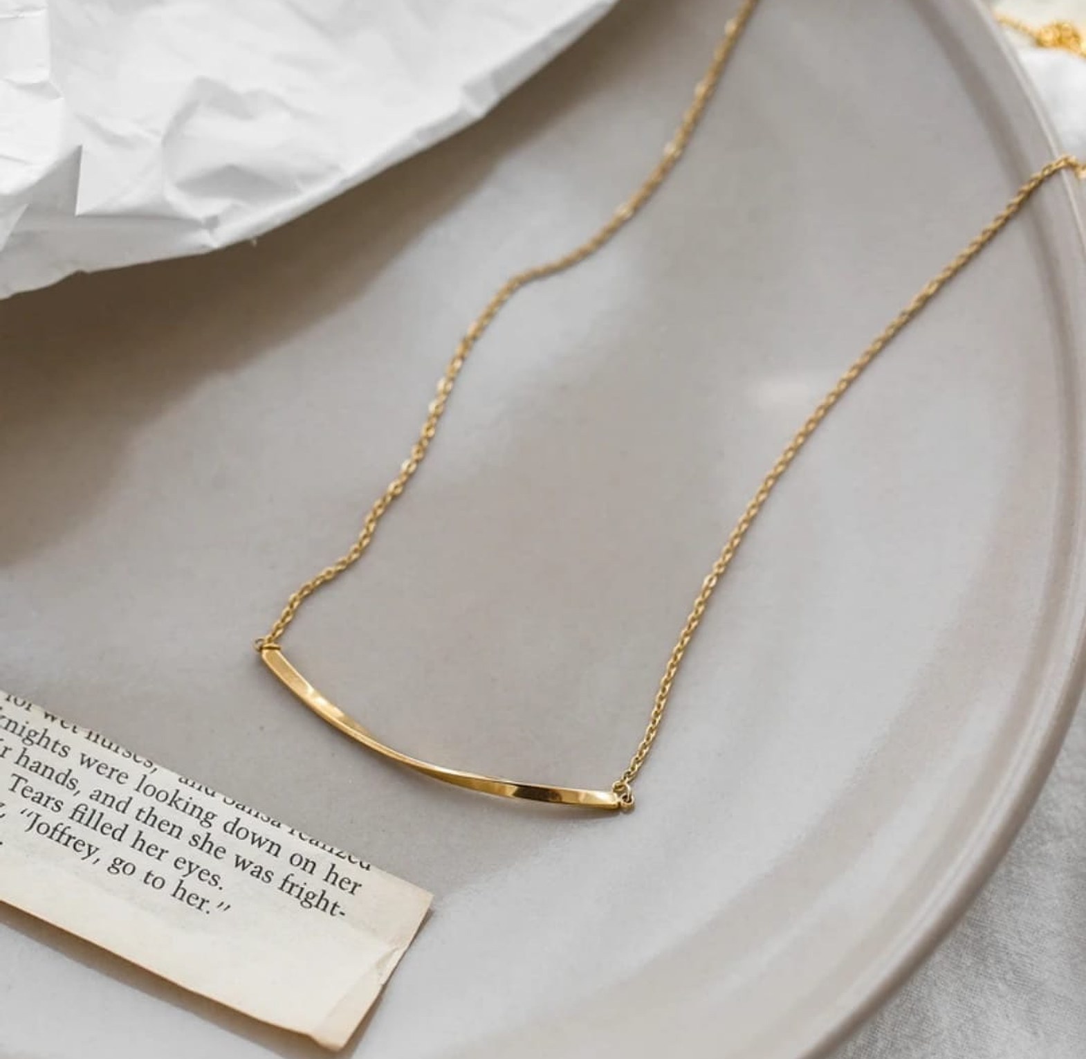 Long bended necklace image