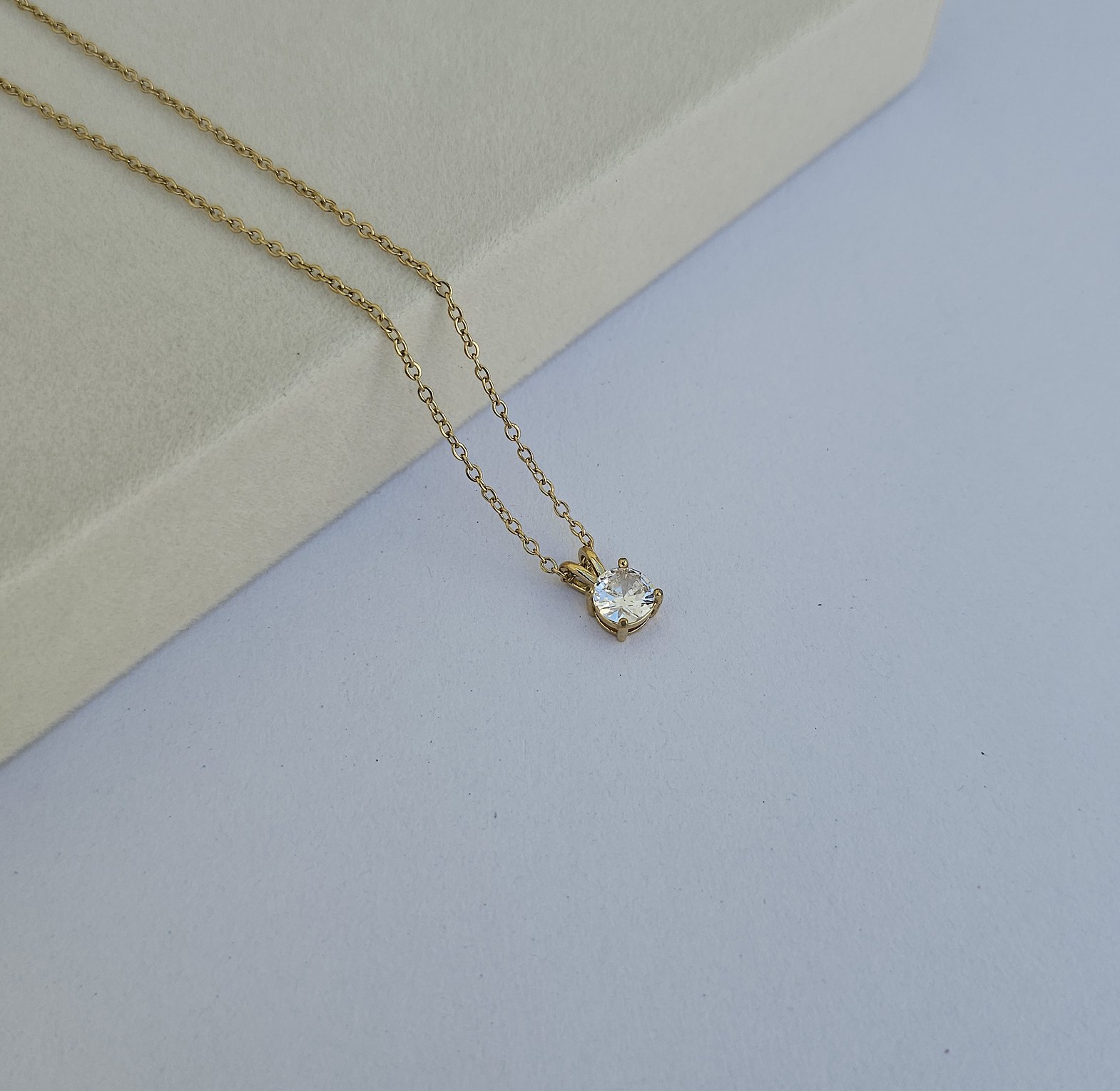 Round dainty necklace  image