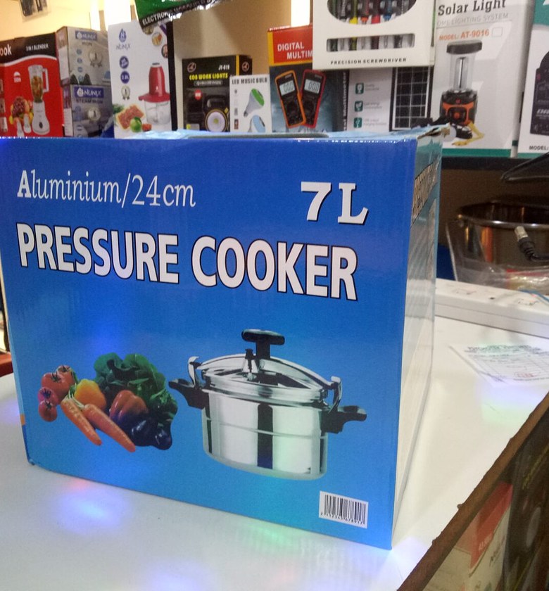 7L pressure cooker image
