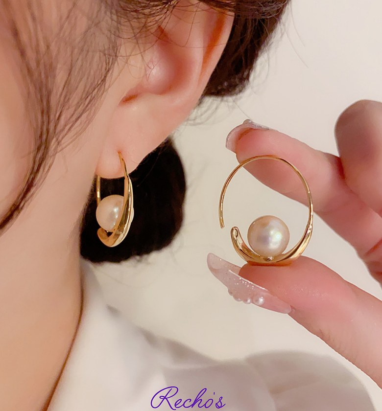 Pearl loop earrings  image