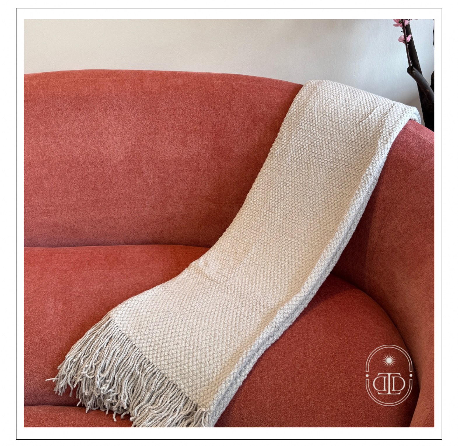 Light grey throw blanket with tassels. image