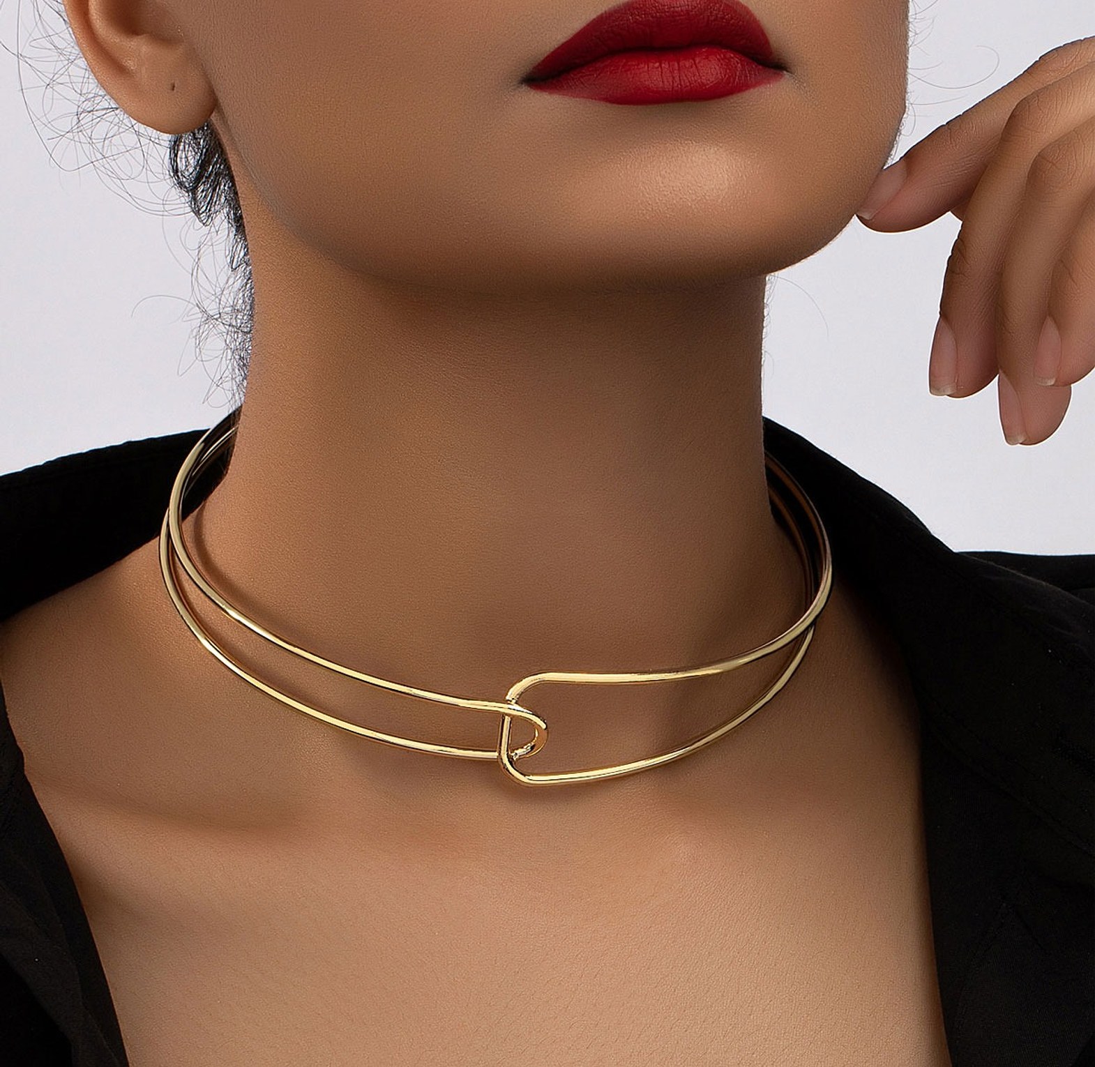 Bold golden choker image