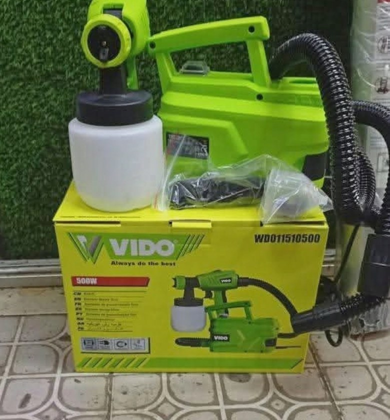 Spray gun with compressor image