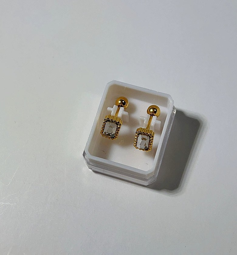 Clear crystal studs image