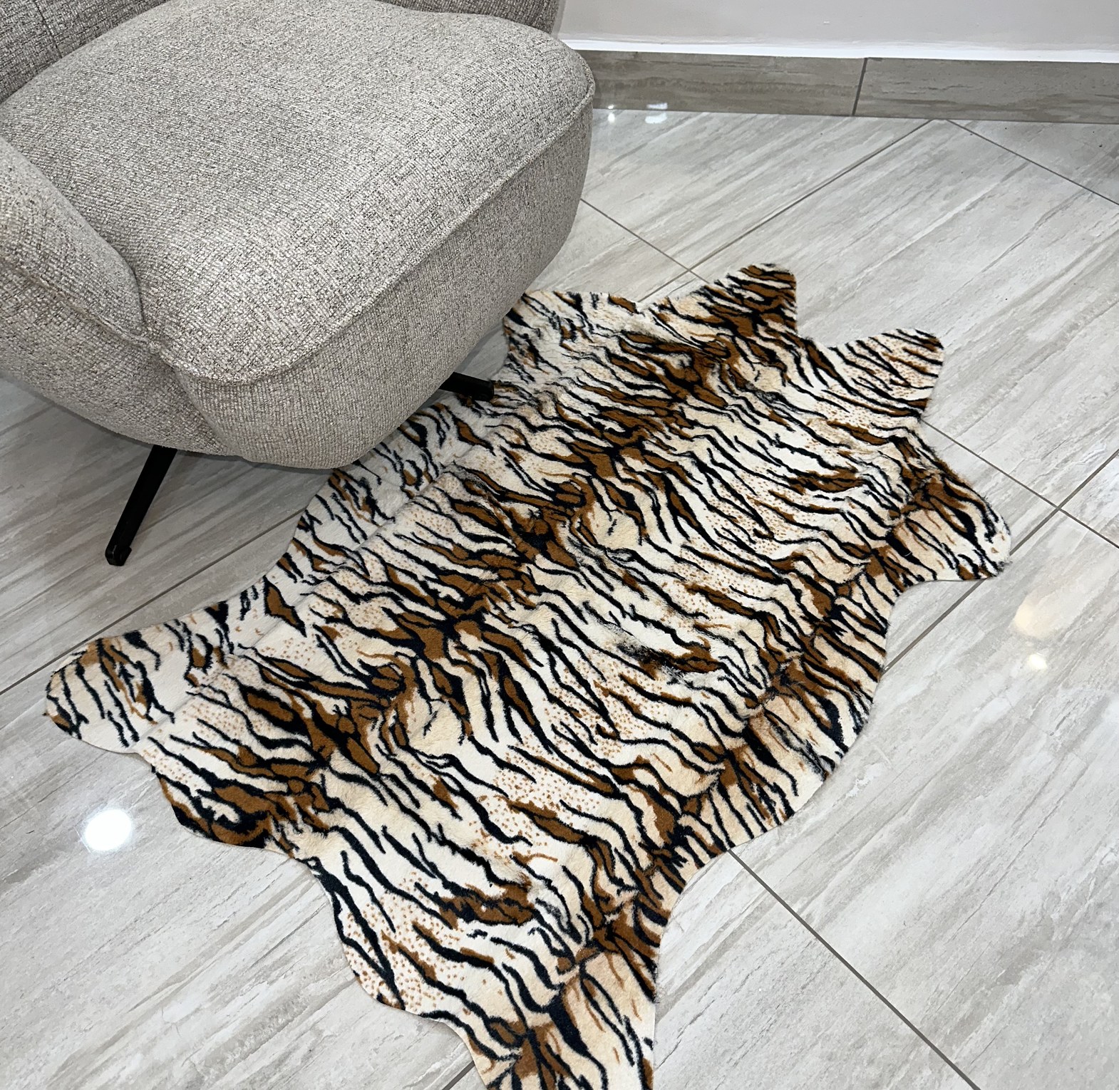 Acrylic tiger print rug image