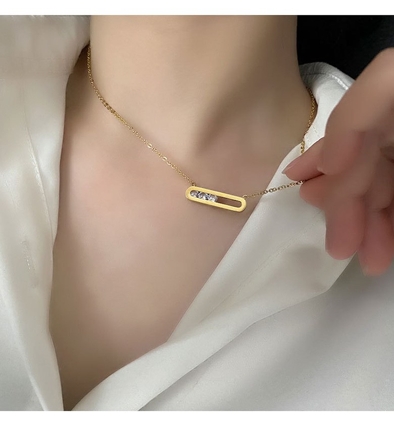 Moving crystal necklace  image