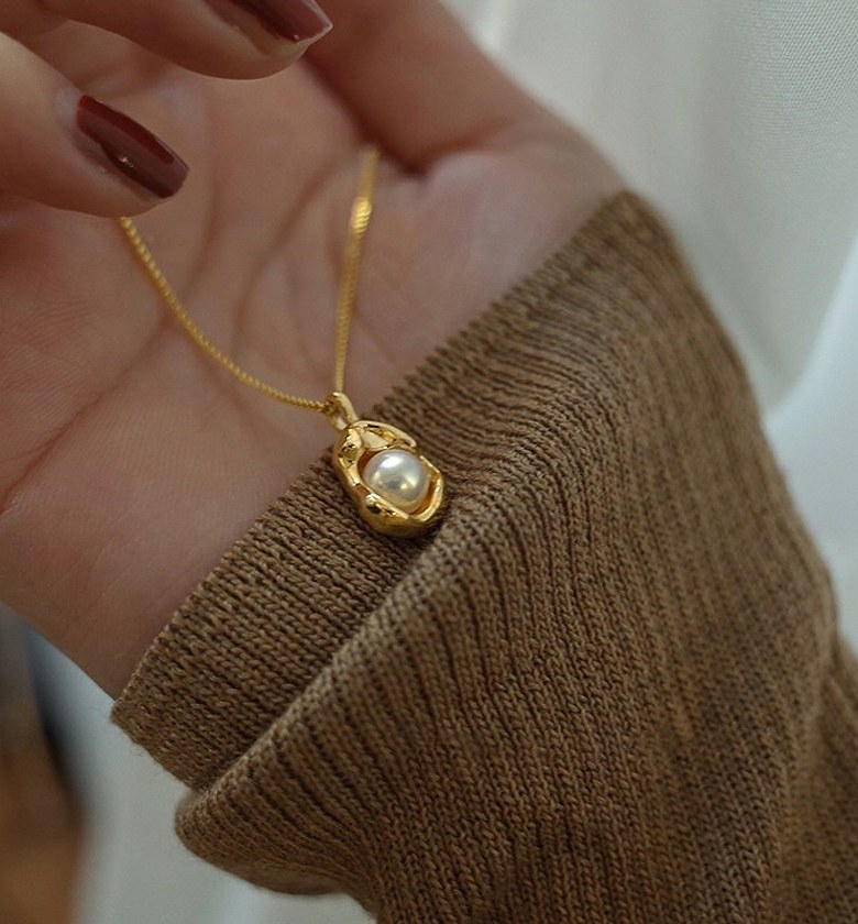 Pearl necklace 2 image