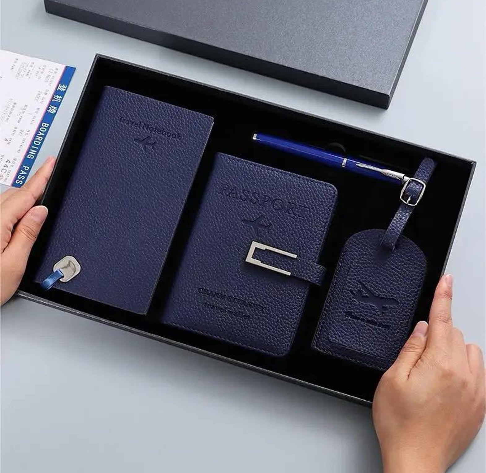 4pc Exquisite travel  set accessories with gift box  image