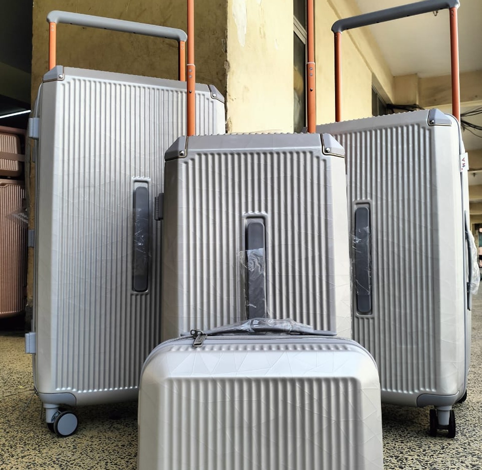 Suitcase.  4-IN-1 NEW FASHION BIG HANDLE SUITCASE image