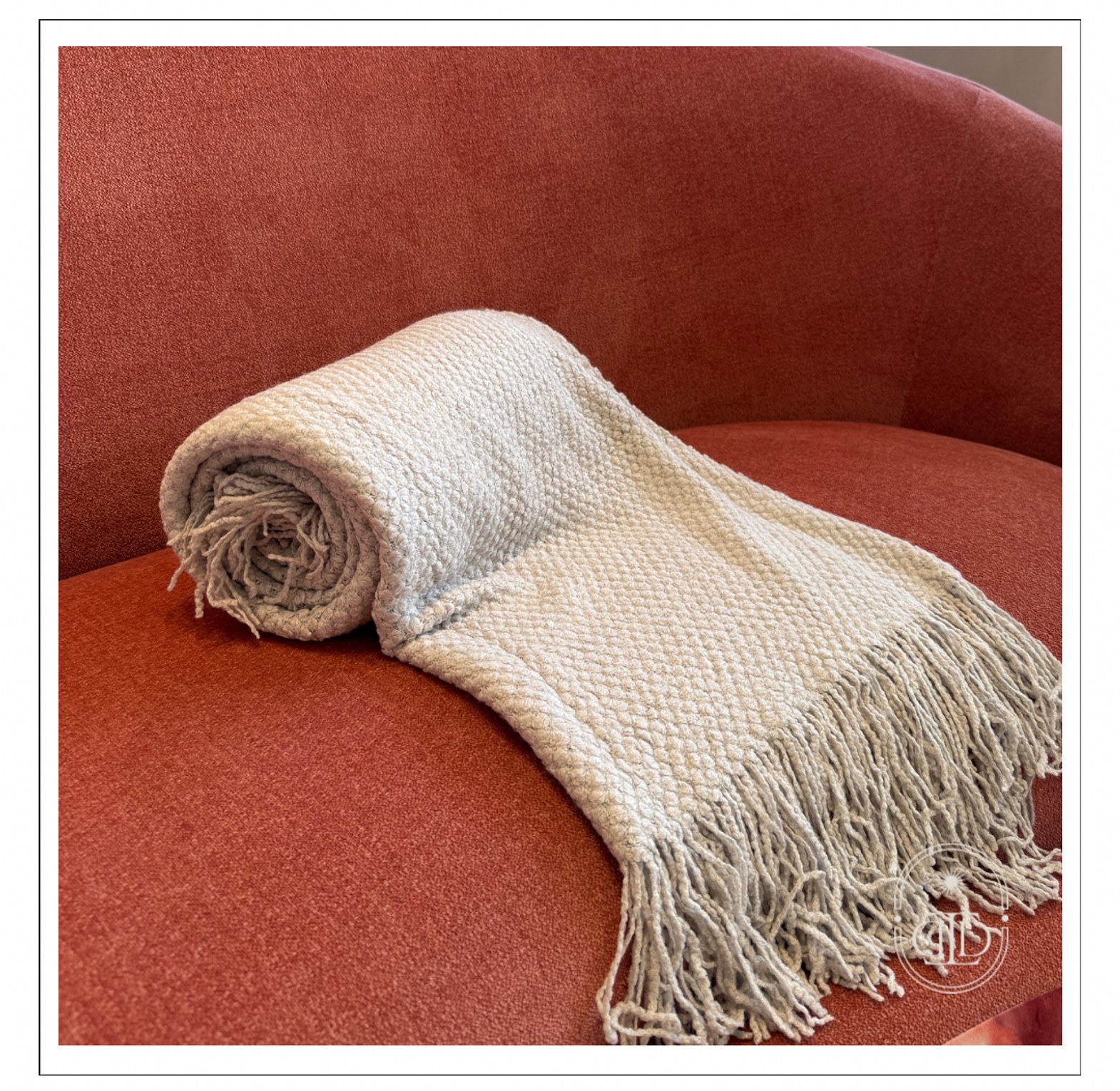 Light grey throw blanket with tassels. image
