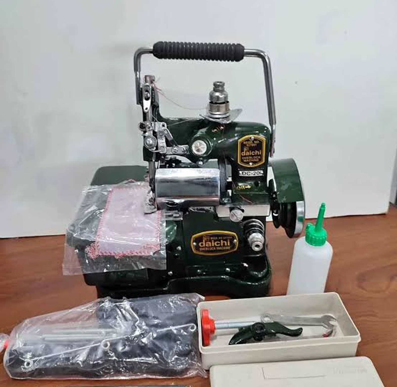 Super overlock sewing machine image