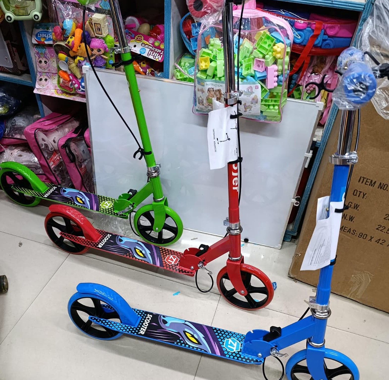 SCOOTERS WITH BRAKES Two-wheel kick scooter image