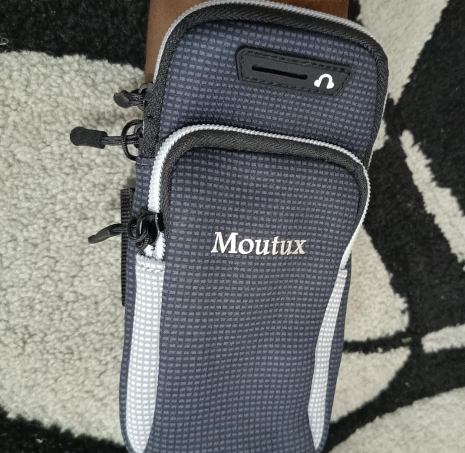 Moutux Waterproof Sports Running Armband Phone Holder Pouch Bag with Earphone Hole for Gym Jogging & Cycling image