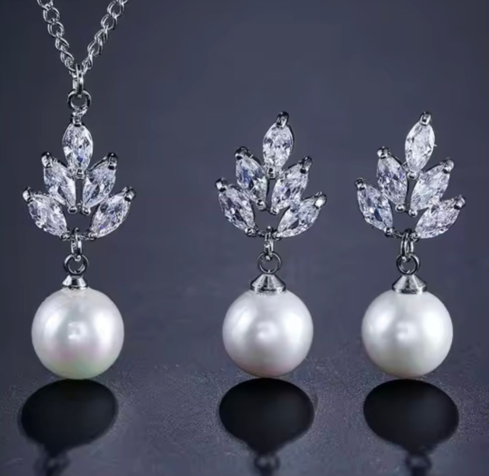 Aura Leaf Pearl Drop Set image