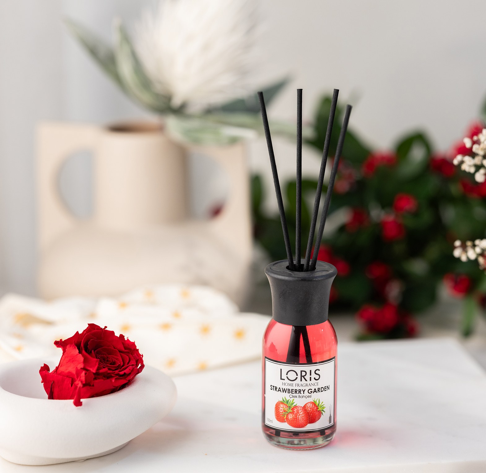 Loris Strawberry Reed Diffuser image