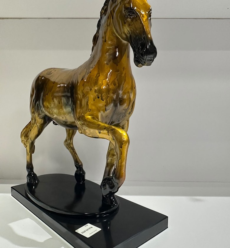 Gold Horse image