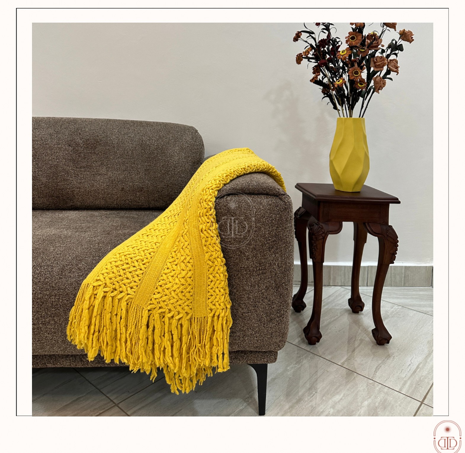 Light mustard throw blanket with tassels. image