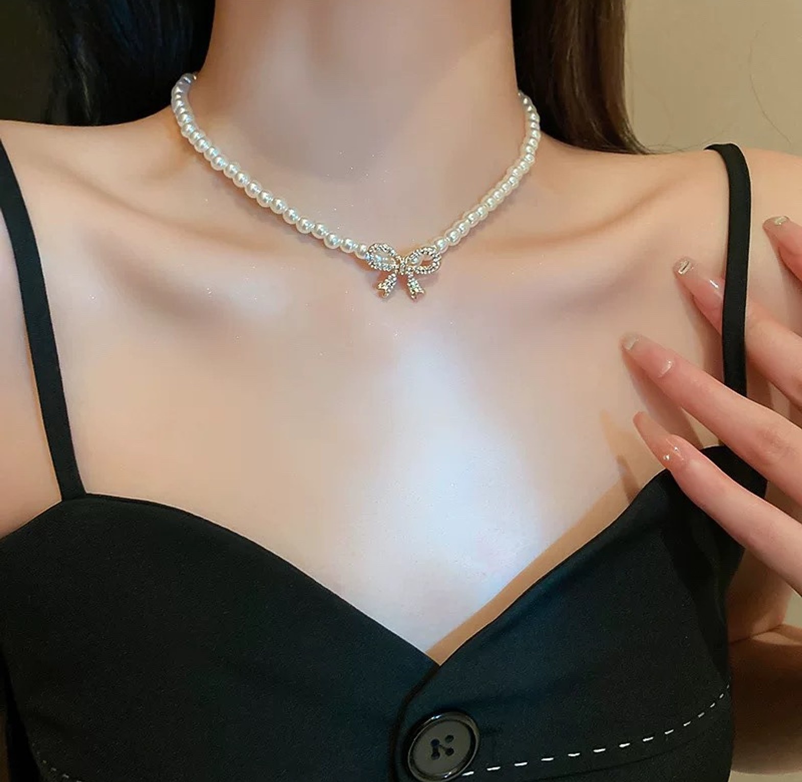 Bow pearl choker image