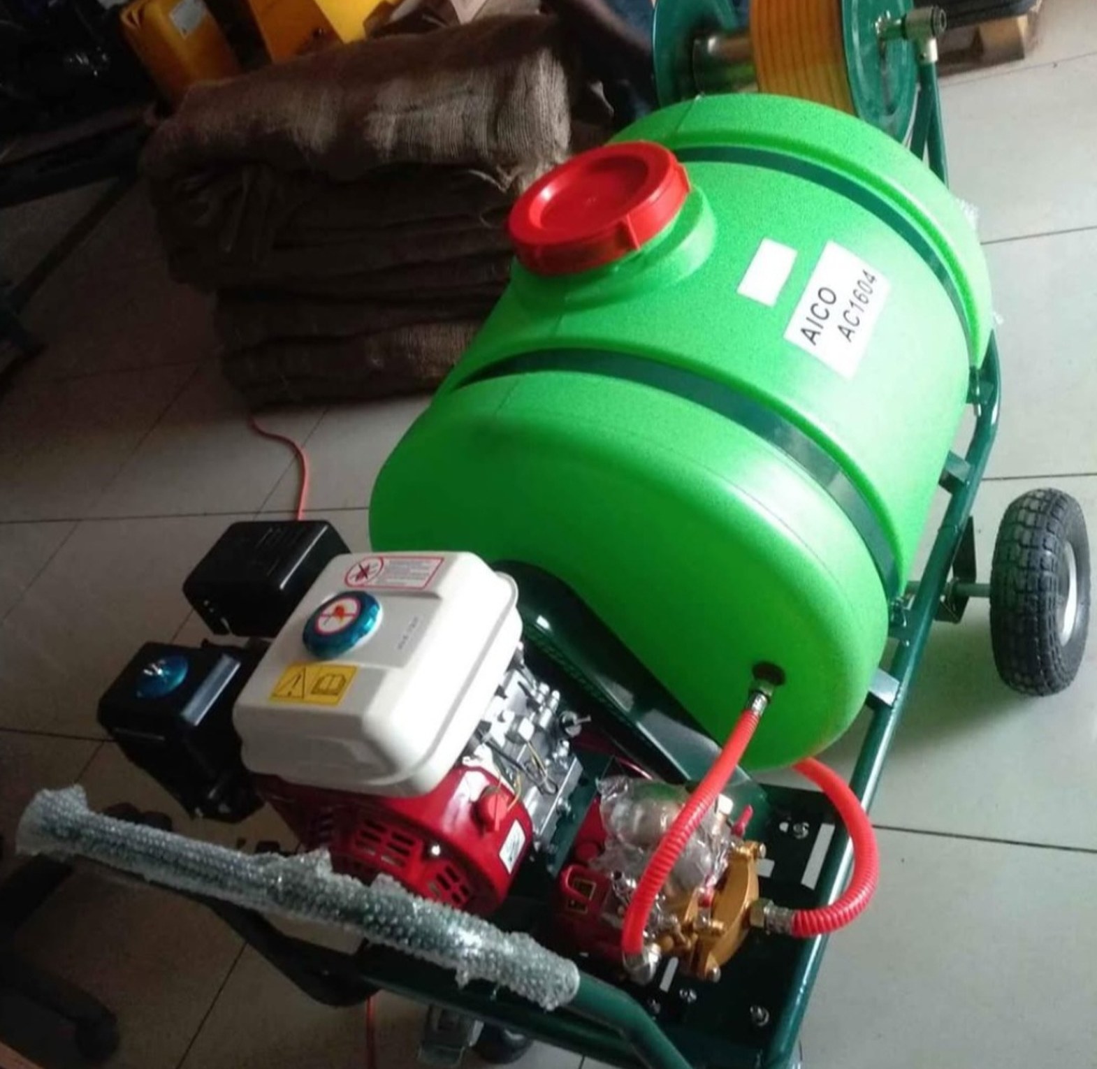 Engine sprayer 160litres 30m hosepipe image