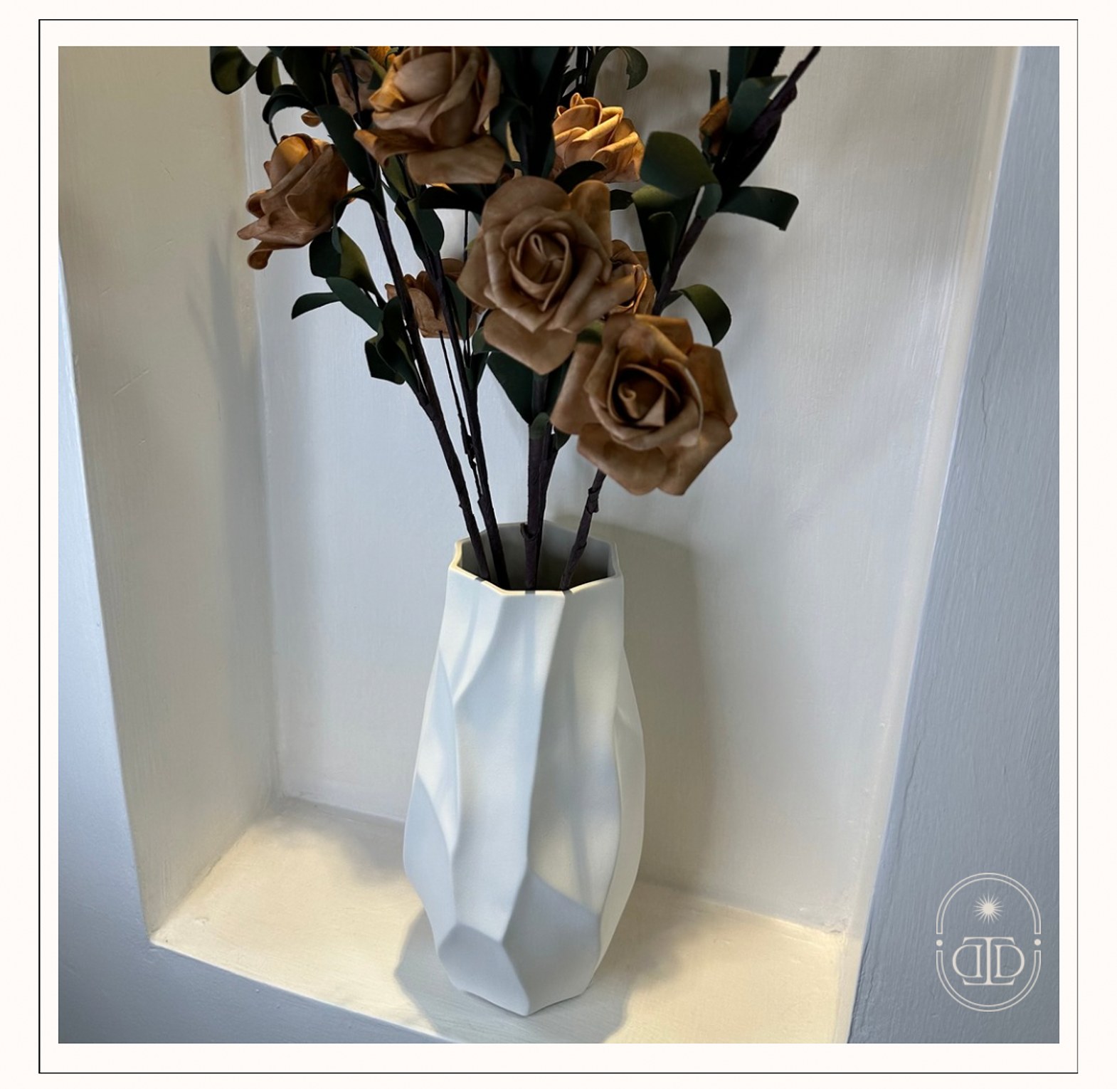 Irregular shape flower vase (matte finish) image