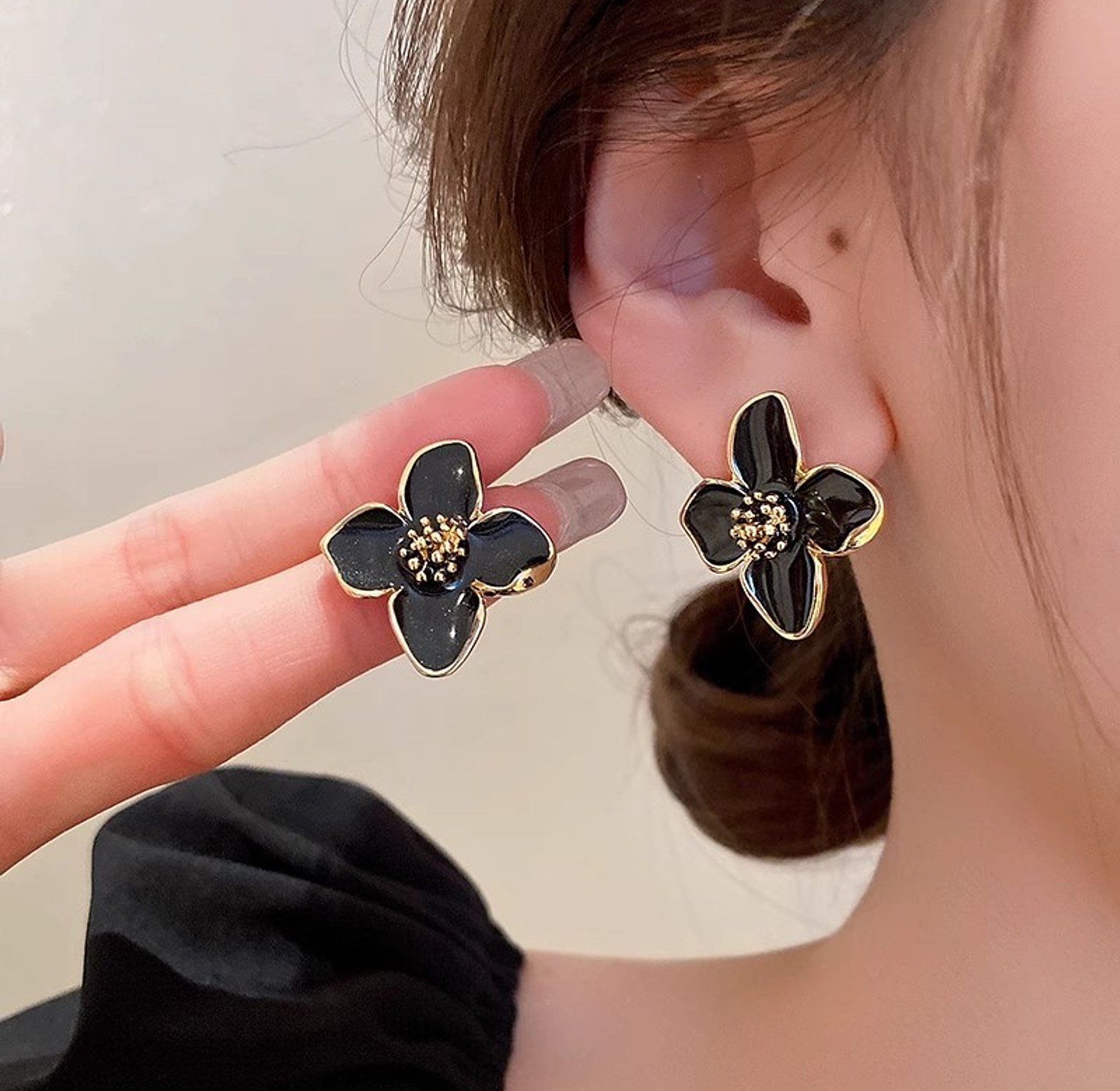 Dainty flower earrings  image