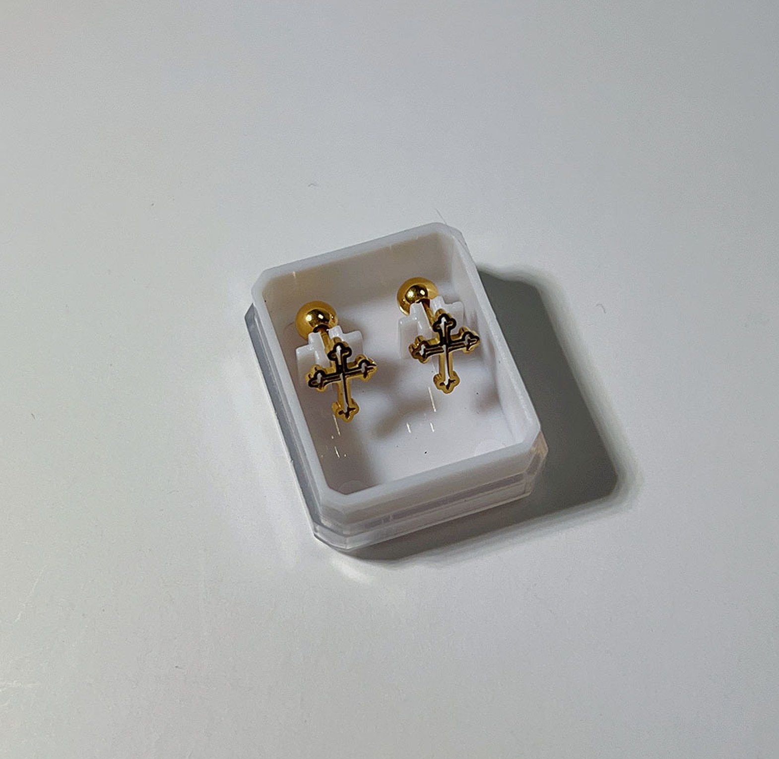 Heart studs image