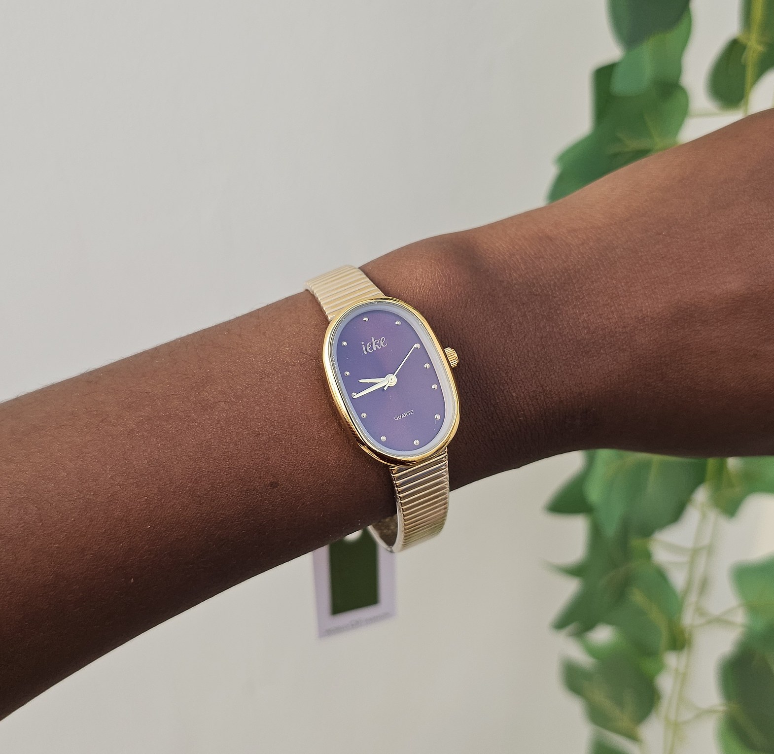 Oval classic watch  image