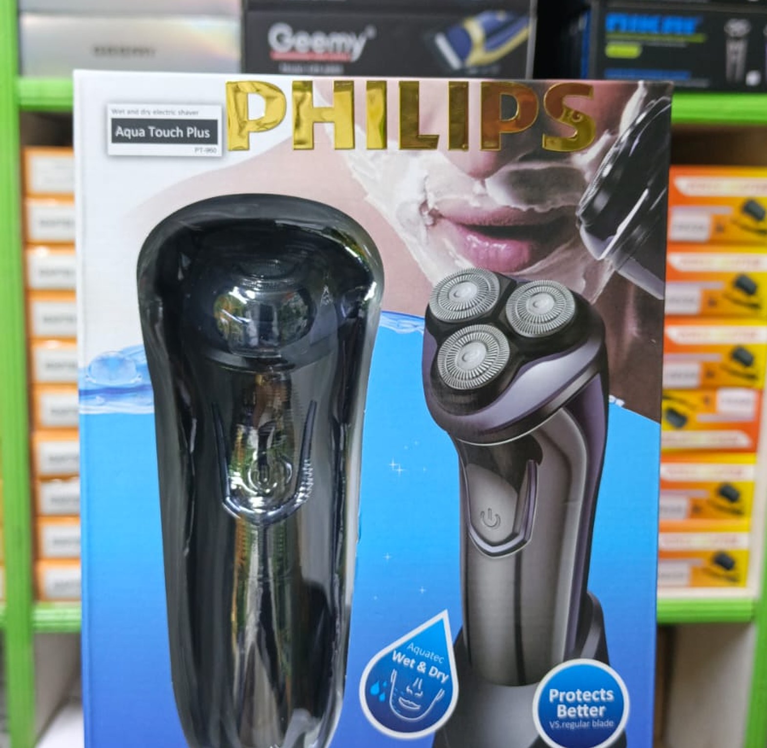 Philips Smoother Shaving Machine Dry/Wet Cordless Electric Shaver image