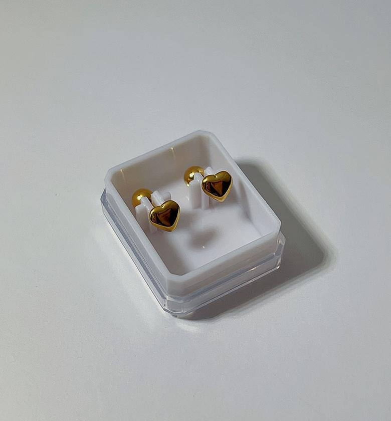 Heart studs image