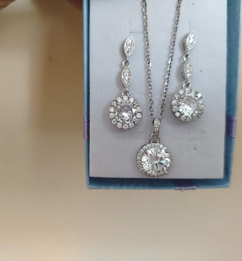 Round Zirconia Necklace and Earrings Set et image