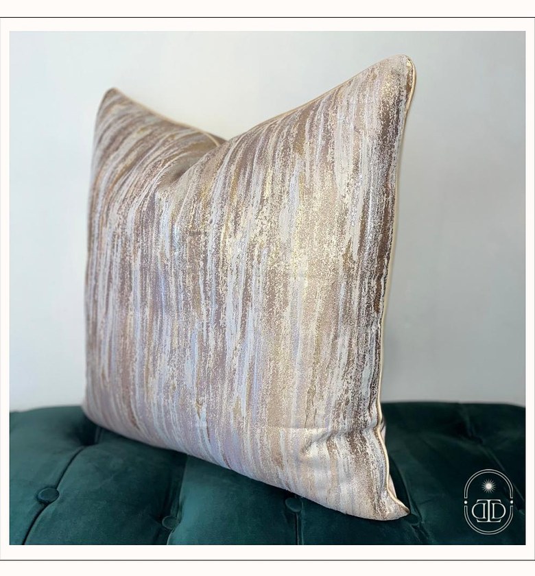 Luxe jacquard cushion cover (gold and silver sheen) image