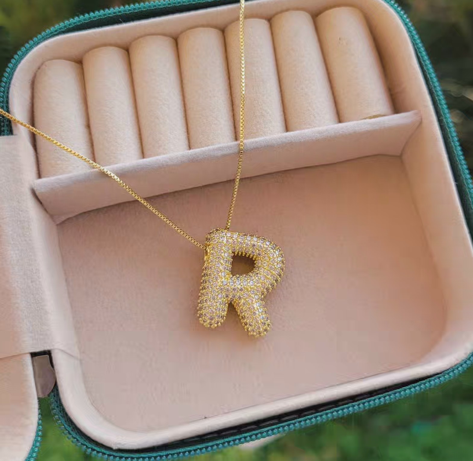 Letter R image