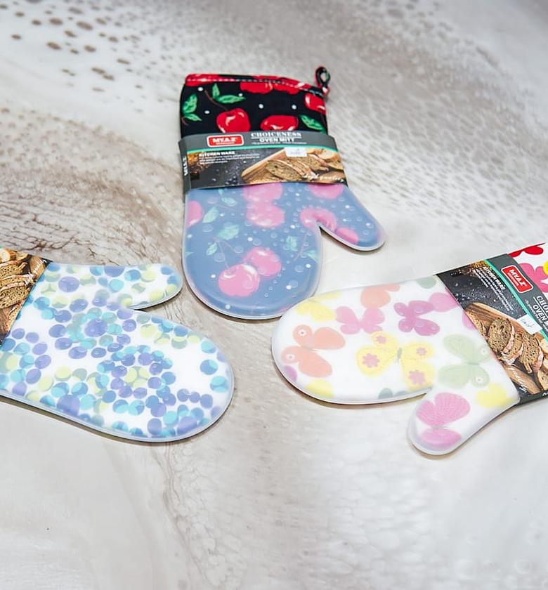 Oven gloves image