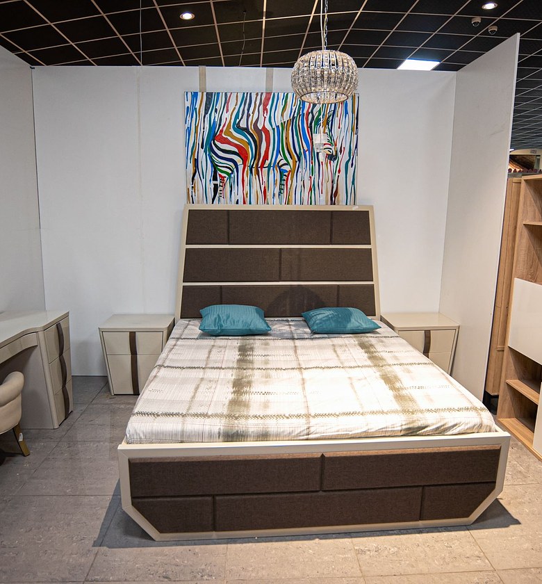BED 180X200 CM +2 NIGHT STANDS image