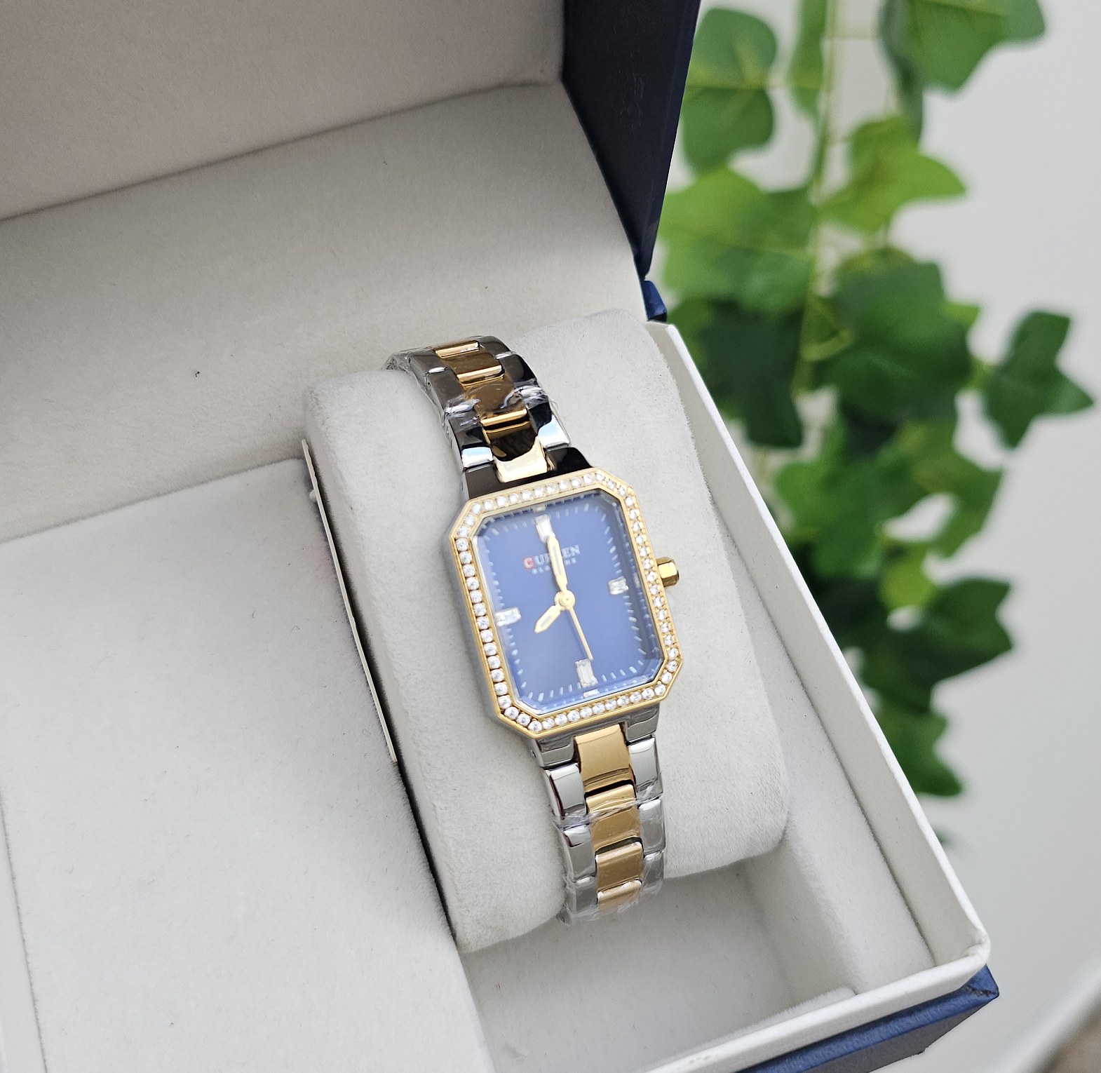 Square classic watch  image