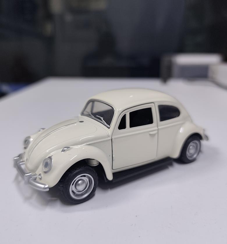 Classic Volkswagen Beetle Diecast Model Car - Vintage VW Bug Metal Toy for Collectors & Kids image