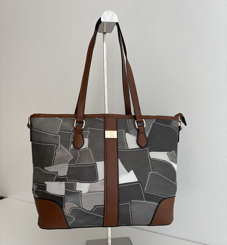 Yelina Tote Bag - Black image