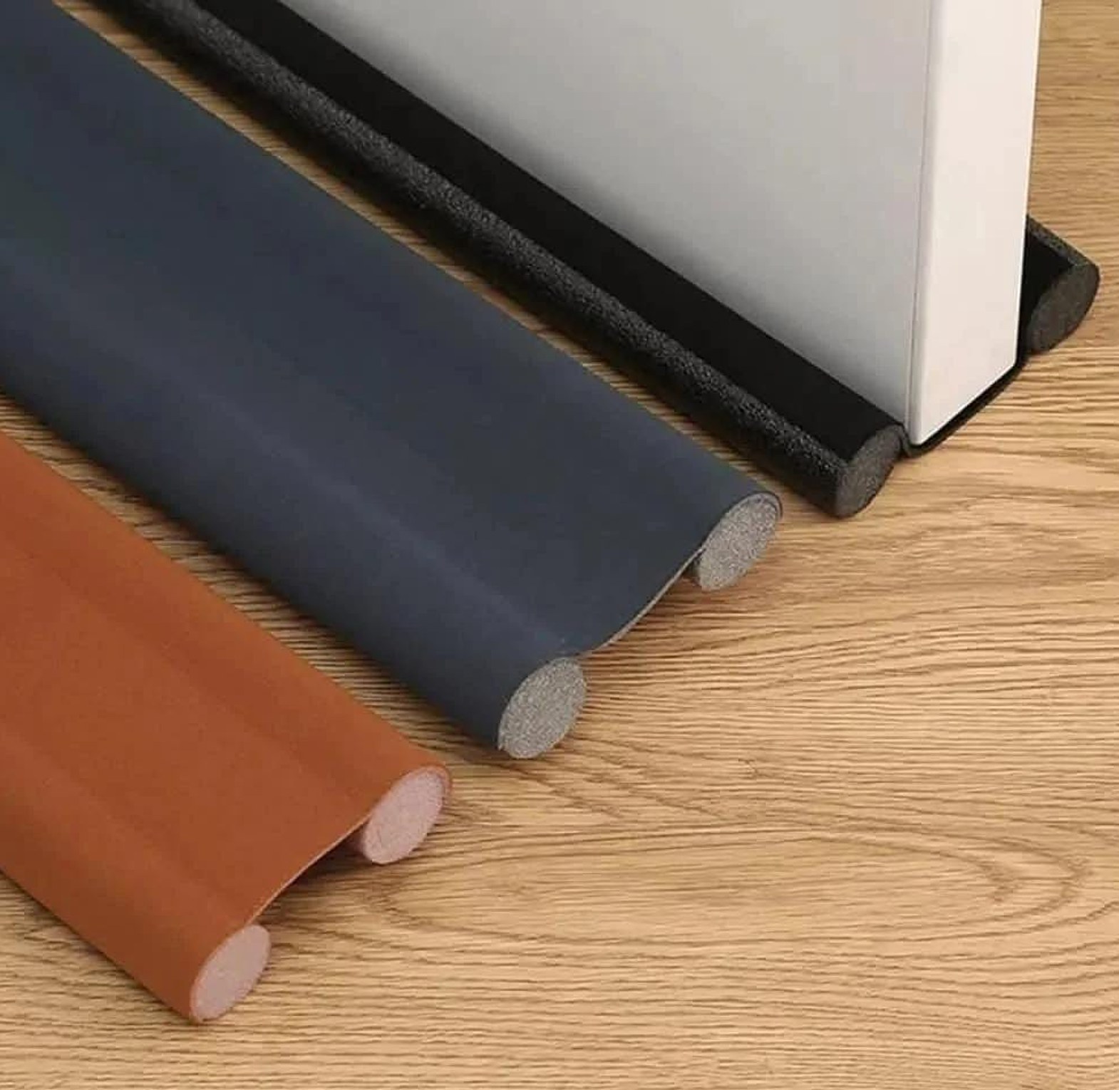 Bottom door sealer strip image
