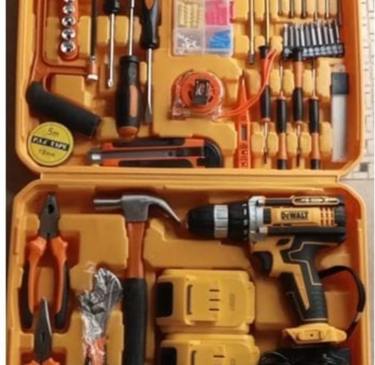 Dewalt cordless drill set image