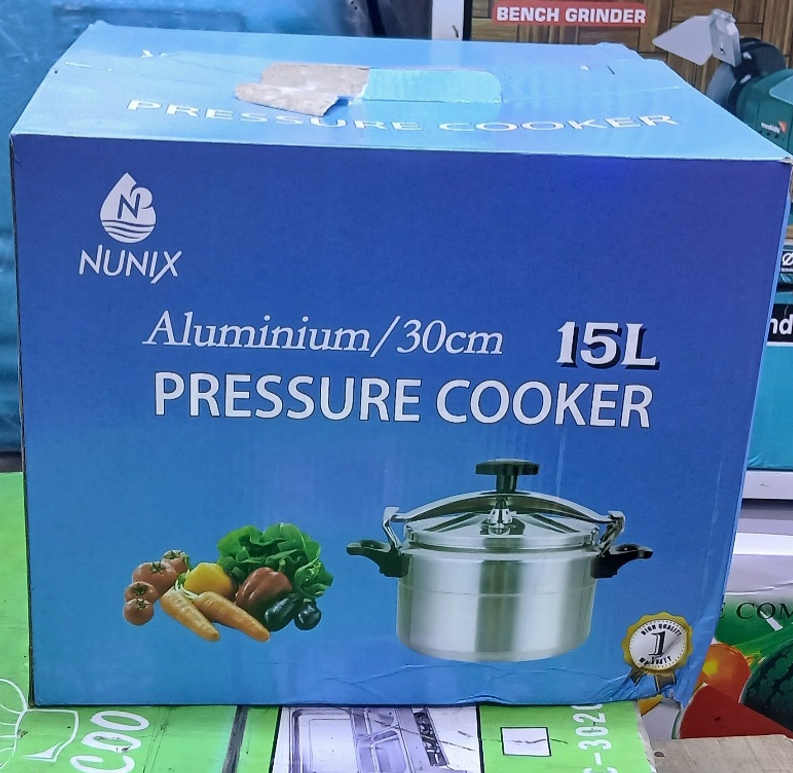 Pressure cooker 15 litres image