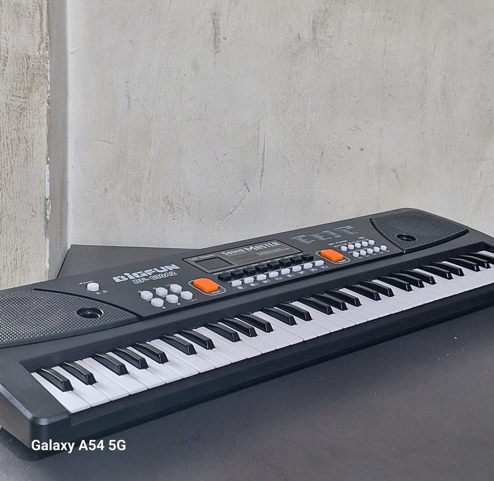 61 keys keyboard piano, image