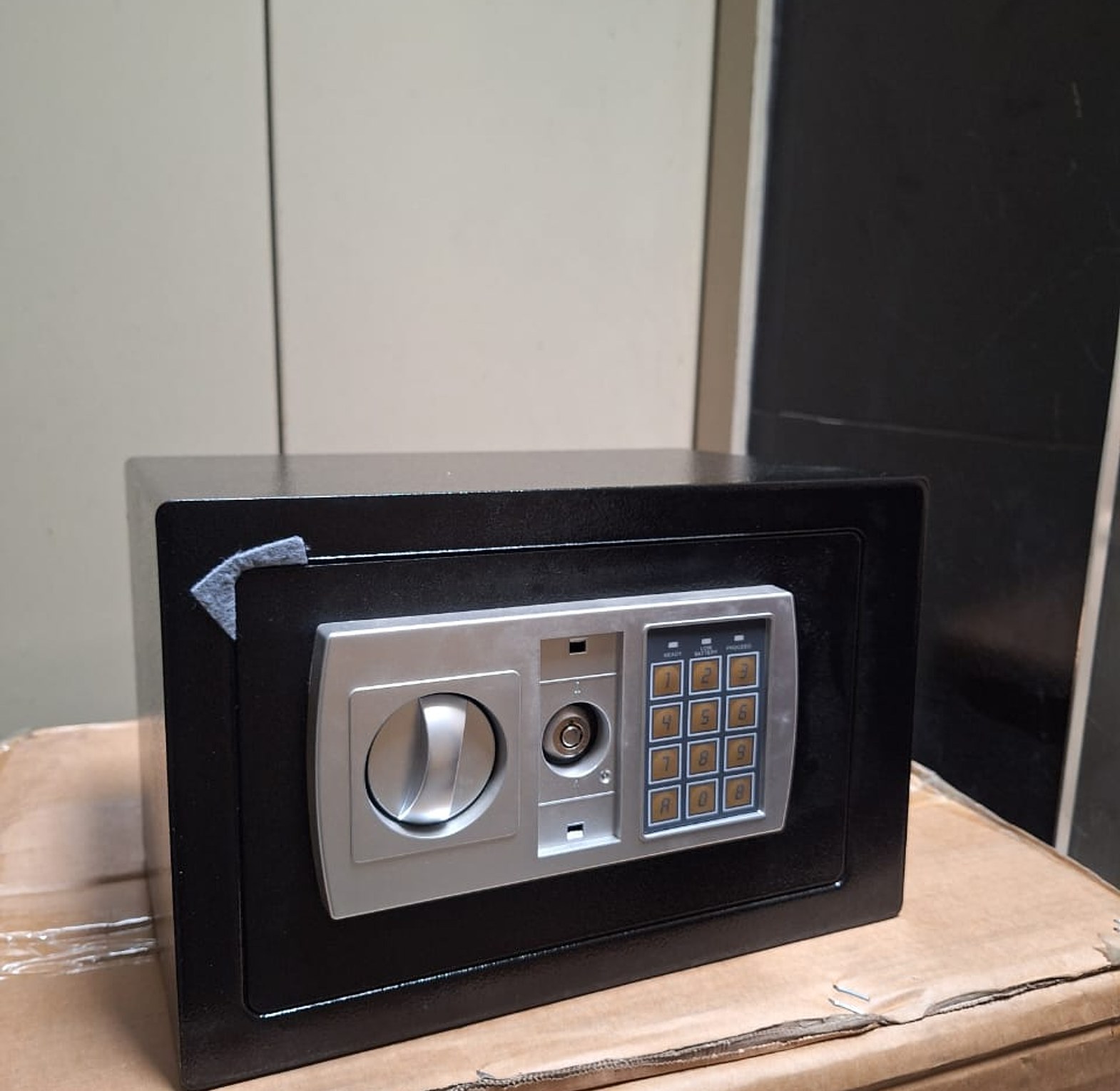 Electronic Digital Security Safe Box 20E.  Size 35*25*25  and 31*20*20 image