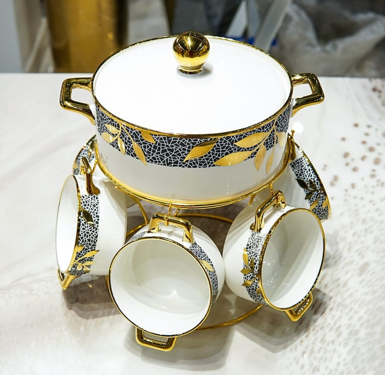 Soupbowl with 6 bowl image