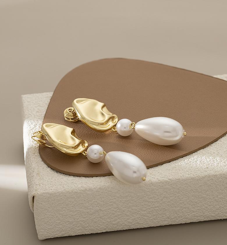 Clip on Pearl earrings image