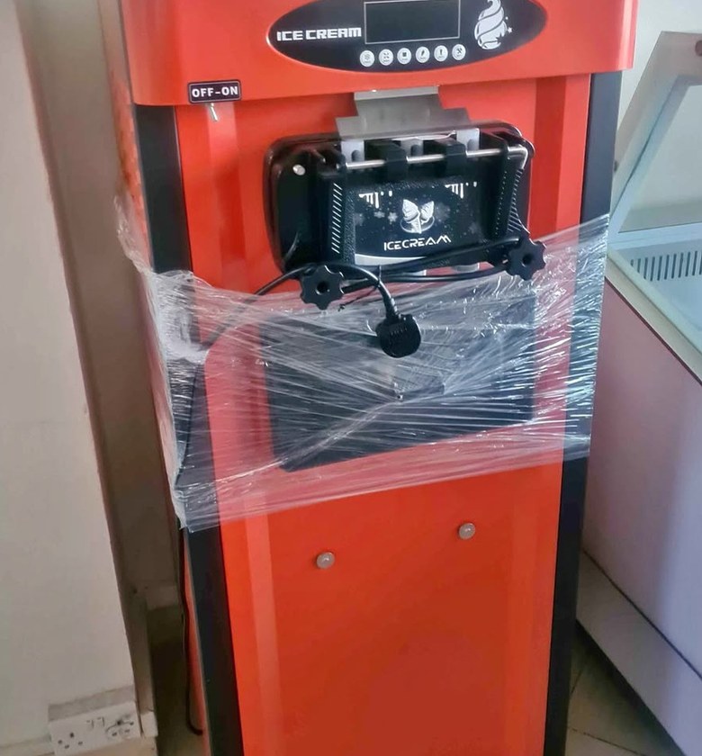 Ice cream machine with stand image