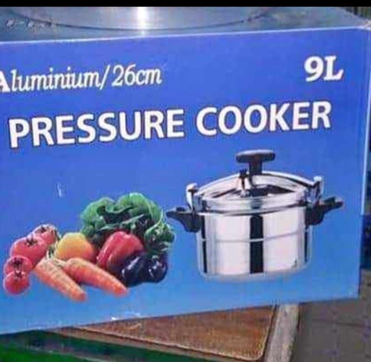 Pressure cooker 9 litres image
