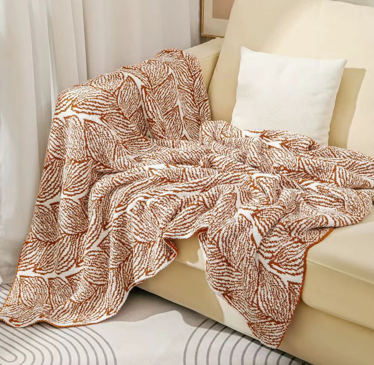 Leaf Pattern Microfiber Throw Blanket image