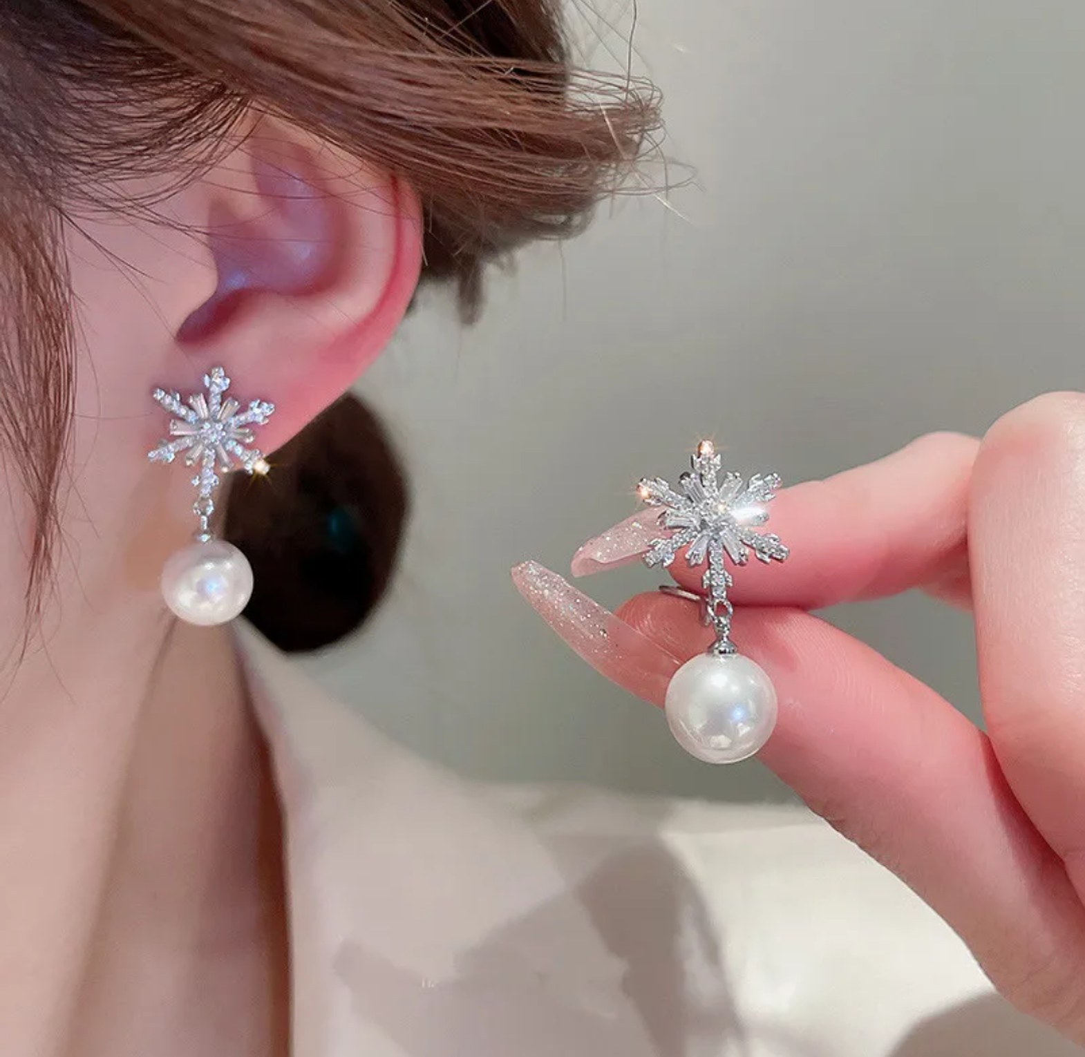 Gold snowflake pearl earrings  image